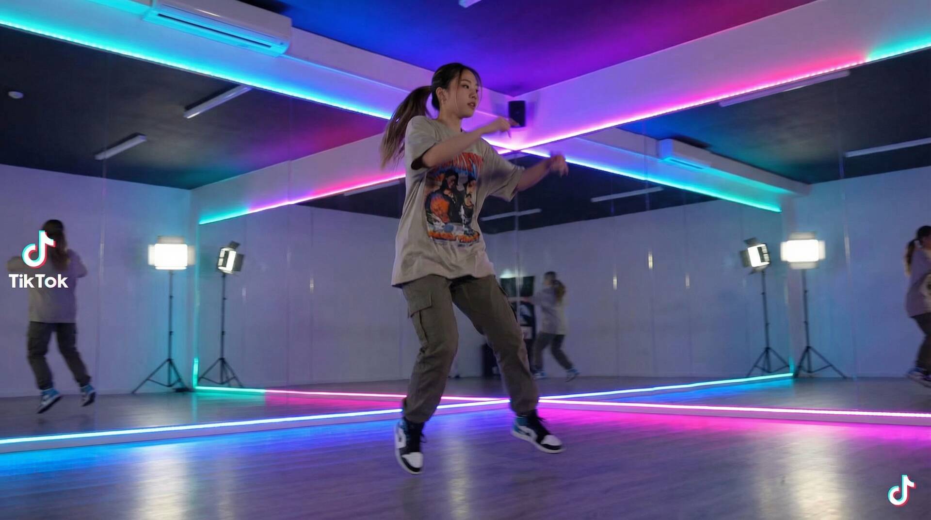 自慰喷水美少女写真视频